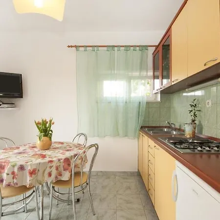 In 3770-2 * Supetar